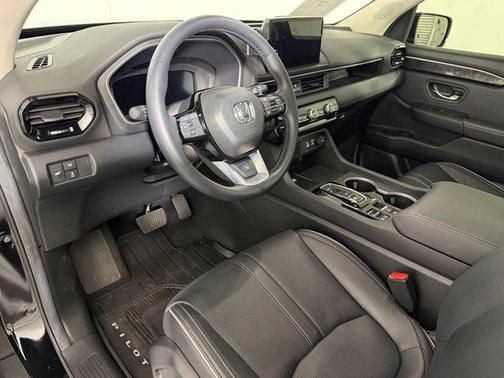 Crystal Black Pearl 2025 Honda Pilot Elite