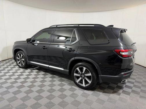 Crystal Black Pearl 2025 Honda Pilot Elite