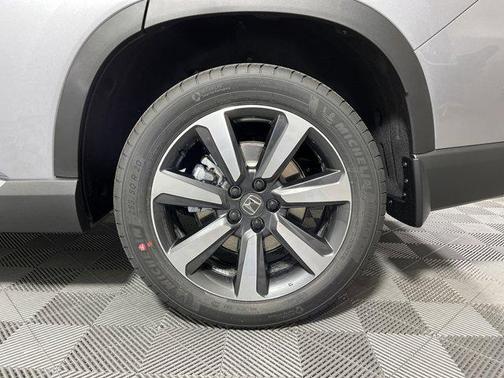2025 Honda Pilot Touring 8-Passenger