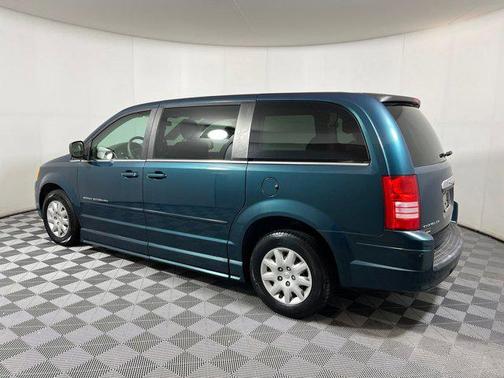 2009 Chrysler Town & Country LX