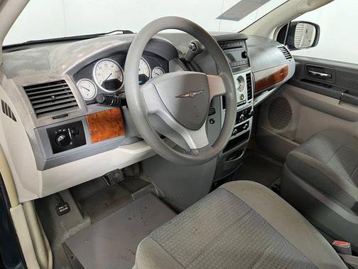2009 Chrysler Town & Country LX