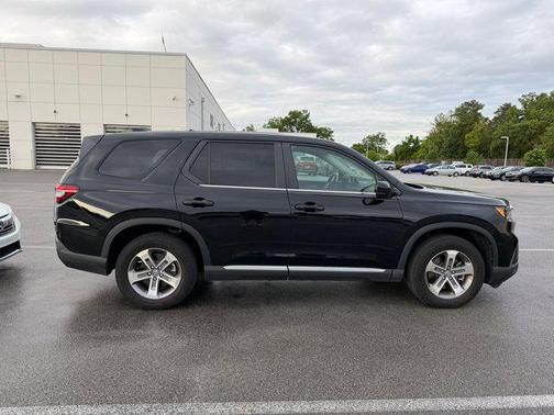 Crystal Black Pearl 2024 Honda Pilot EX-L 7 Passenger