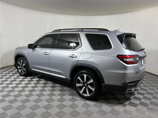2023 Honda Pilot Touring 8-Passenger