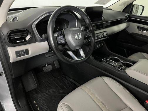 2023 Honda Pilot Touring 8-Passenger