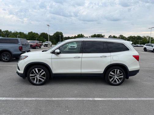 White Diamond Pearl 2018 Honda Pilot Touring