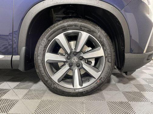 2025 Honda Pilot Touring 8-Passenger