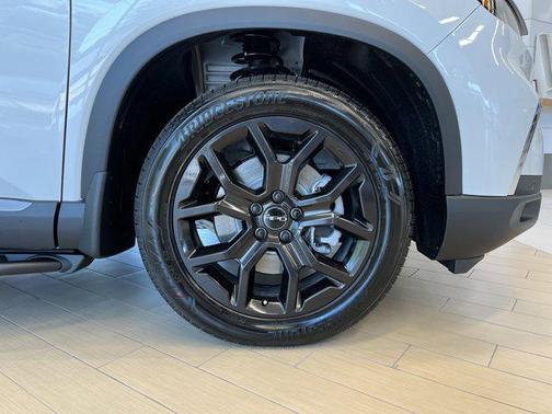 2025 Honda Pilot Touring 8-Passenger