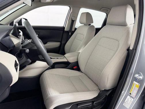 Lunar Silver Metallic 2025 Honda HR-V LX