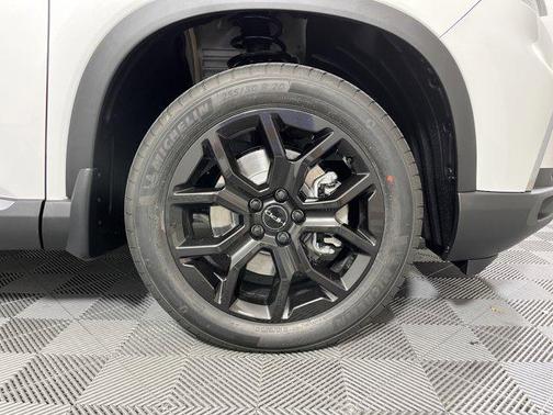 2025 Honda Pilot Touring 8-Passenger