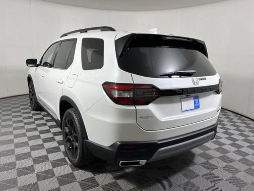 2025 Honda Pilot Touring 8-Passenger