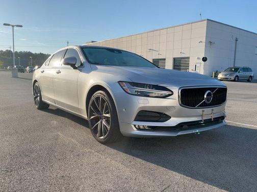 2018 Volvo S90 T6 Momentum