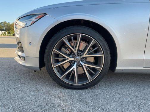 2018 Volvo S90 T6 Momentum