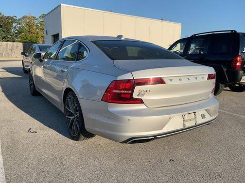 2018 Volvo S90 T6 Momentum