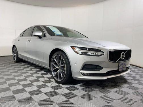 2018 Volvo S90 T6 Momentum