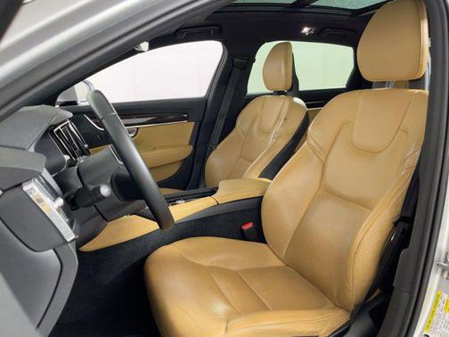 2018 Volvo S90 T6 Momentum