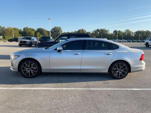 2018 Volvo S90 T6 Momentum