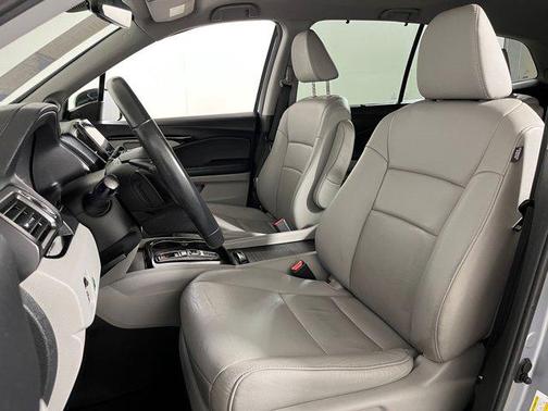 2019 Honda Pilot Touring 8-Passenger