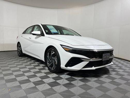 2025 Hyundai ELANTRA SEL