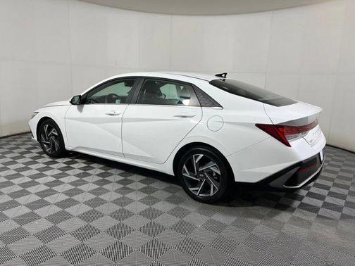 2025 Hyundai ELANTRA SEL