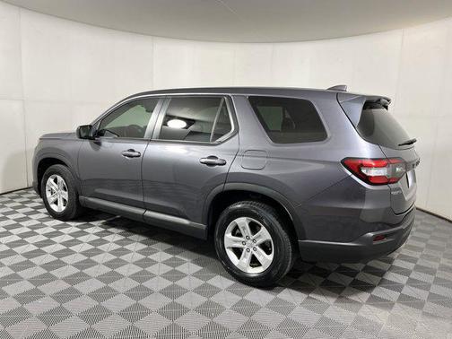 2023 Honda Pilot 2WD LX