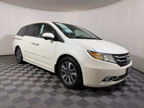 White Diamond Pearl 2017 Honda Odyssey Touring