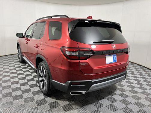 2025 Honda Pilot Touring 8-Passenger