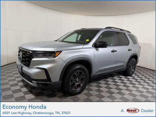 Lunar Silver Metallic 2023 Honda Pilot AWD TrailSport