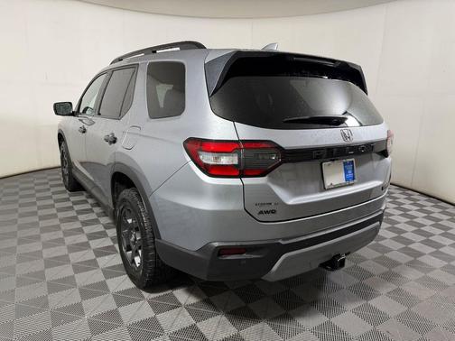 Lunar Silver Metallic 2023 Honda Pilot AWD TrailSport