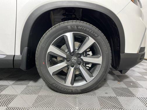 2025 Honda Pilot Touring 8-Passenger