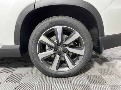 2025 Honda Pilot Touring 8-Passenger