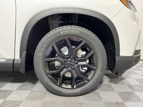 2025 Honda Pilot Touring 8-Passenger