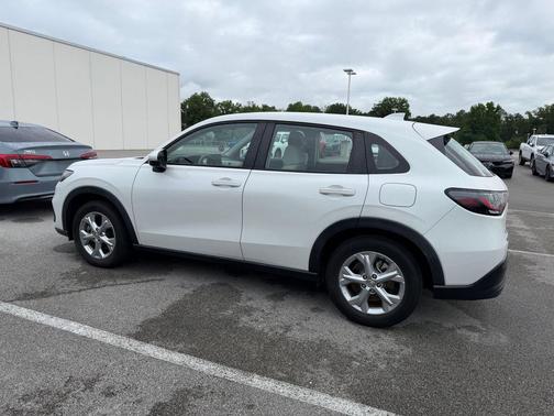 Platinum White Pearl 2023 Honda HR-V LX