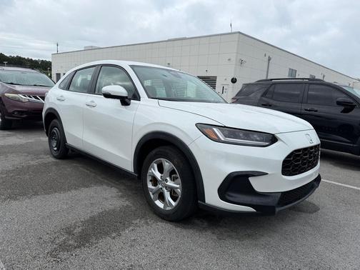 Platinum White Pearl 2023 Honda HR-V LX