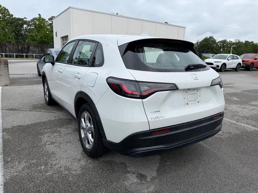 Platinum White Pearl 2023 Honda HR-V LX