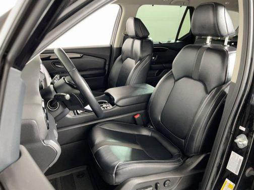 2023 Honda Pilot Touring 8-Passenger