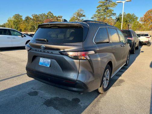 2024 Toyota Sienna XLE