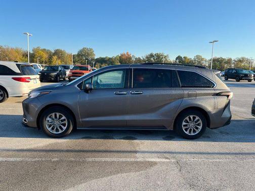 2024 Toyota Sienna XLE