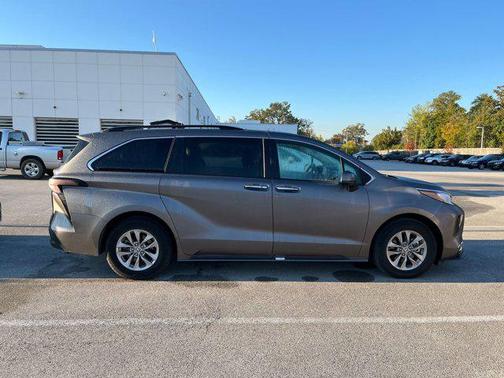 2024 Toyota Sienna XLE