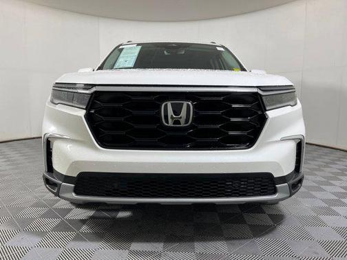 2023 Honda Pilot Touring 8-Passenger
