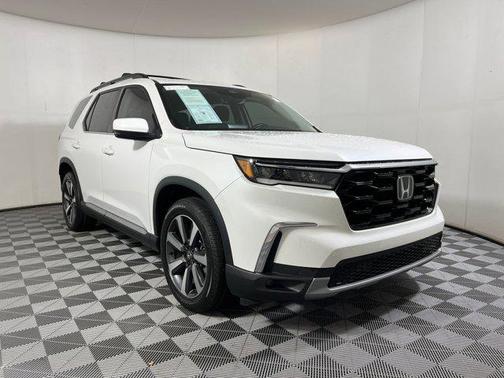 2023 Honda Pilot Touring 8-Passenger