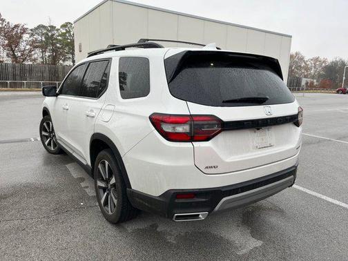 2023 Honda Pilot Touring 8-Passenger