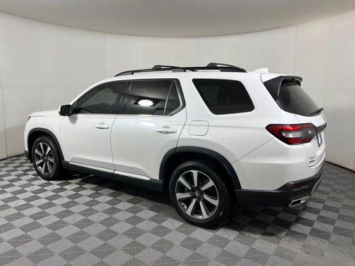 2023 Honda Pilot Touring 8-Passenger