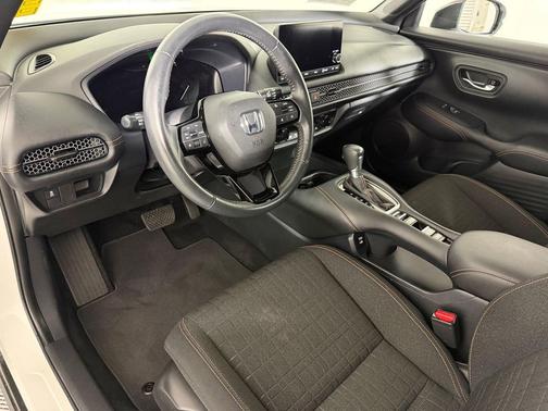 Platinum White Pearl 2024 Honda HR-V 2WD Sport