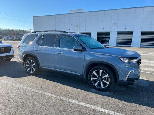 2023 Honda Pilot Touring 8-Passenger