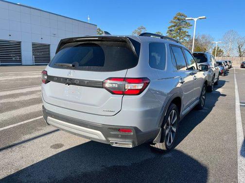 2023 Honda Pilot Touring 8-Passenger