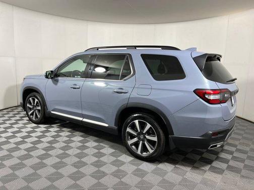 2023 Honda Pilot Touring 8-Passenger