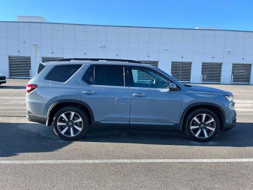 2023 Honda Pilot Touring 8-Passenger