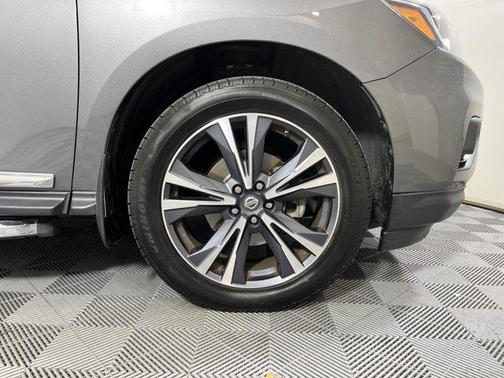 2018 Nissan Pathfinder Platinum