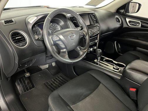 2019 Nissan Pathfinder SV