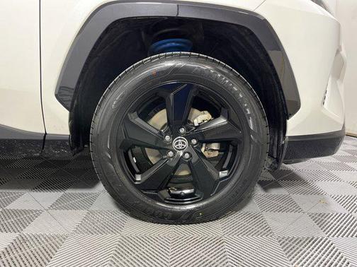 2021 Toyota RAV4 Hybrid SE